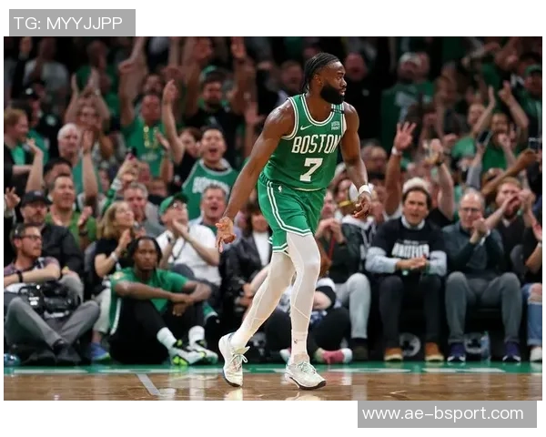 杰伦布朗谈球队阵容变动强调替代球员需要时间适应